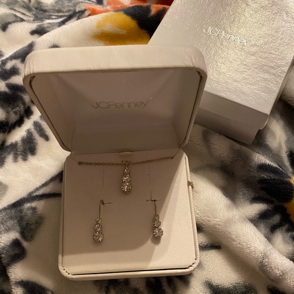 Necklace and earring set from JCPenny - Picture 3 of 3